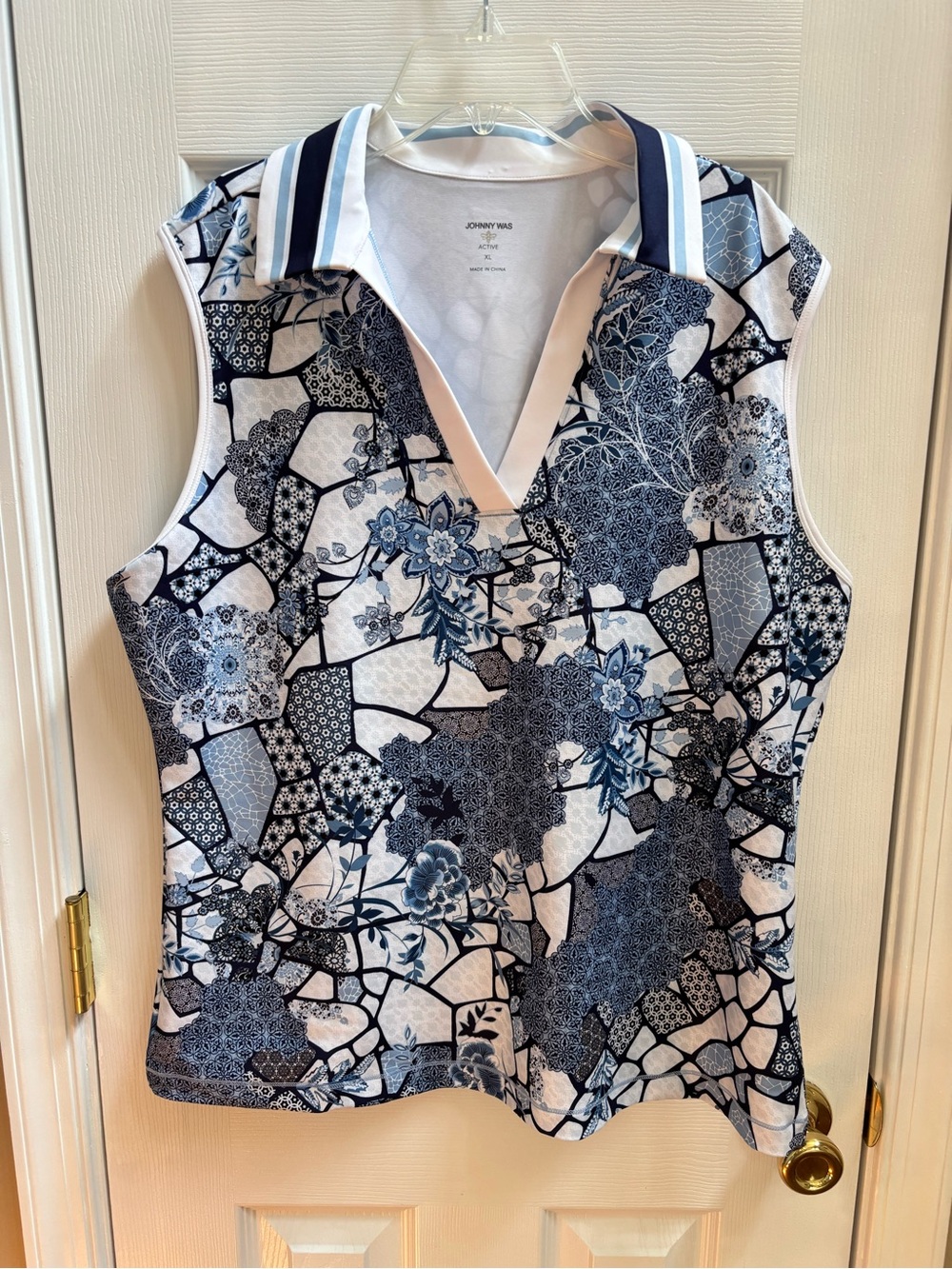 Johnny Was BEE ACTIVE POLO TANK Sleeveless Blue Floral Print, Size XL, EUC - Picture 2 of 7